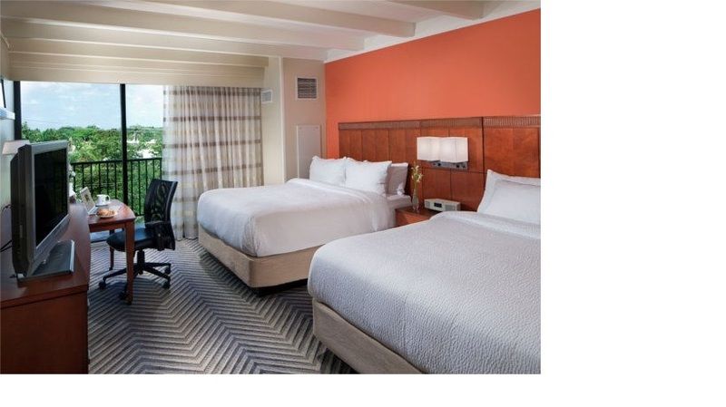 Courtyard By Marriott Fort Lauderdale East / Lauderdale-By-The-Sea Exterior photo
